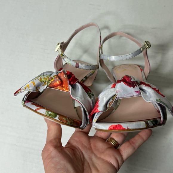 Ted Baker Ivory Neelia Floral Print Bow Heeled Sandals NEW Size 37.5 - US 7.5 - Picture 7 of 12
